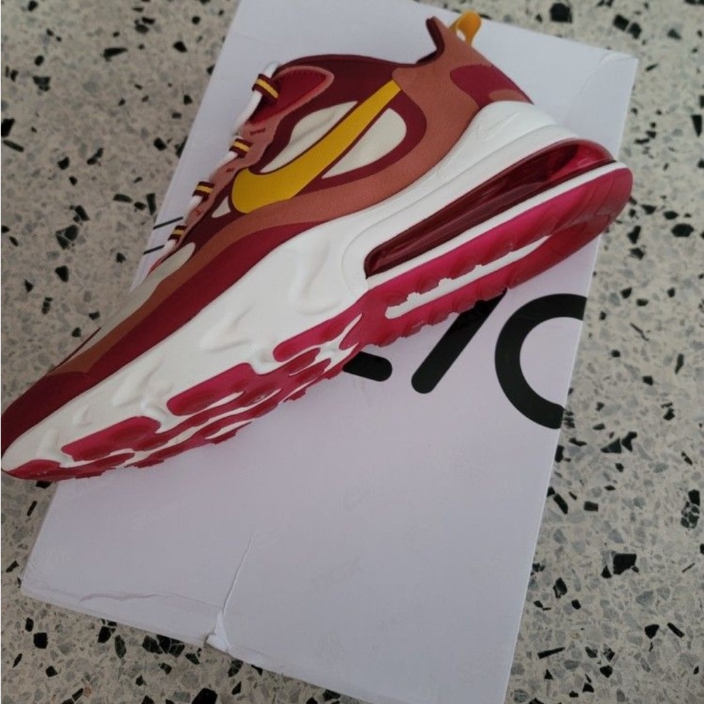 Nike Air Max 270 React - Picture 3 of 5
